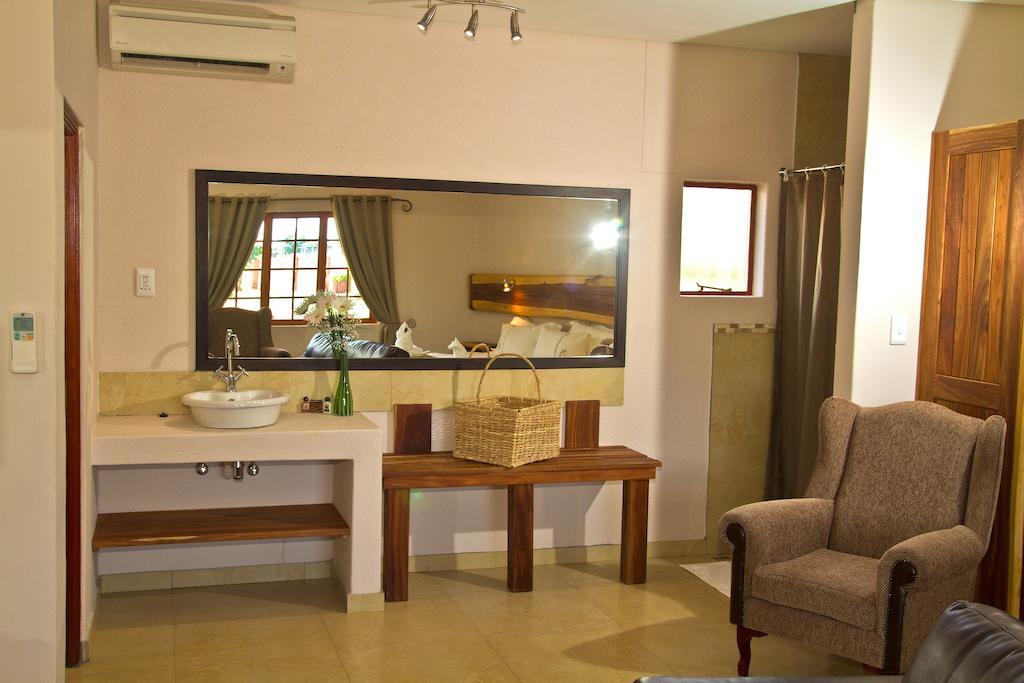Cest Si Bon Hotel Otjiwarongo Exterior foto