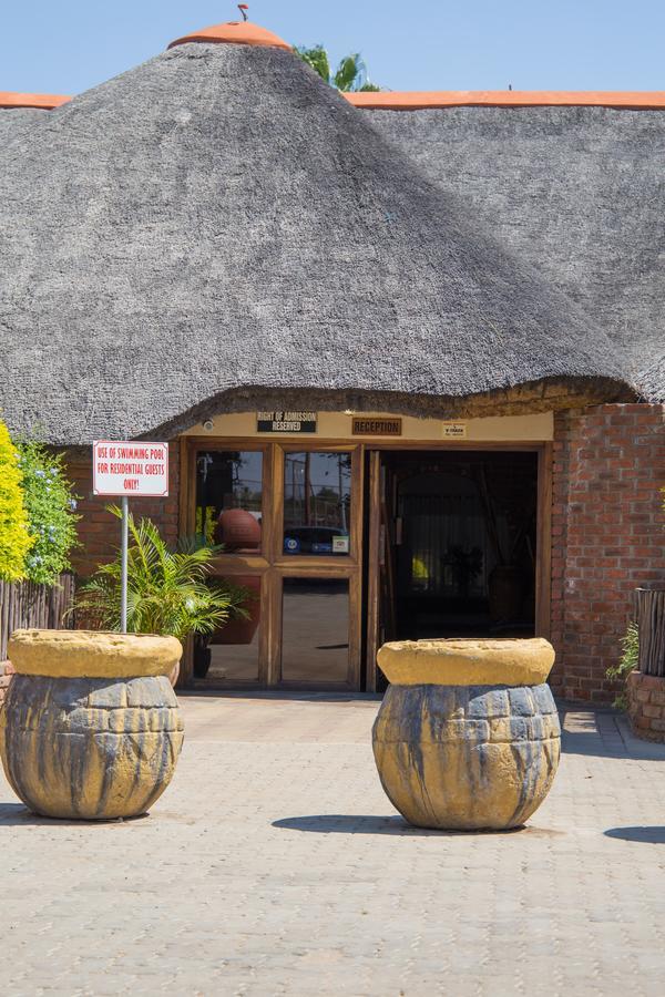 Cest Si Bon Hotel Otjiwarongo Exterior foto