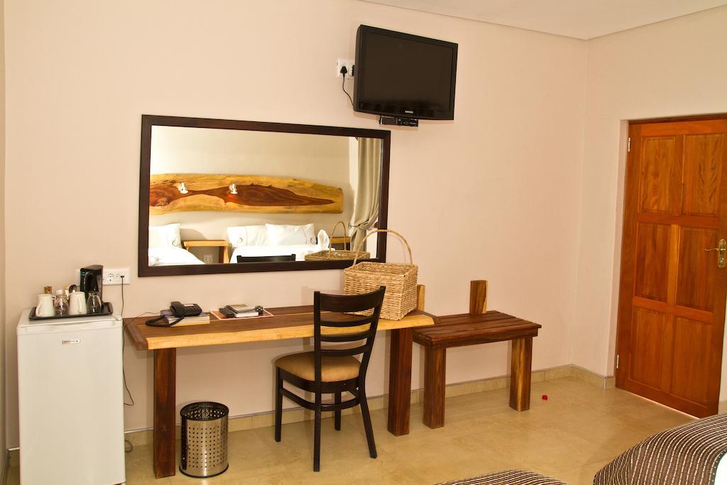 Cest Si Bon Hotel Otjiwarongo Quarto foto