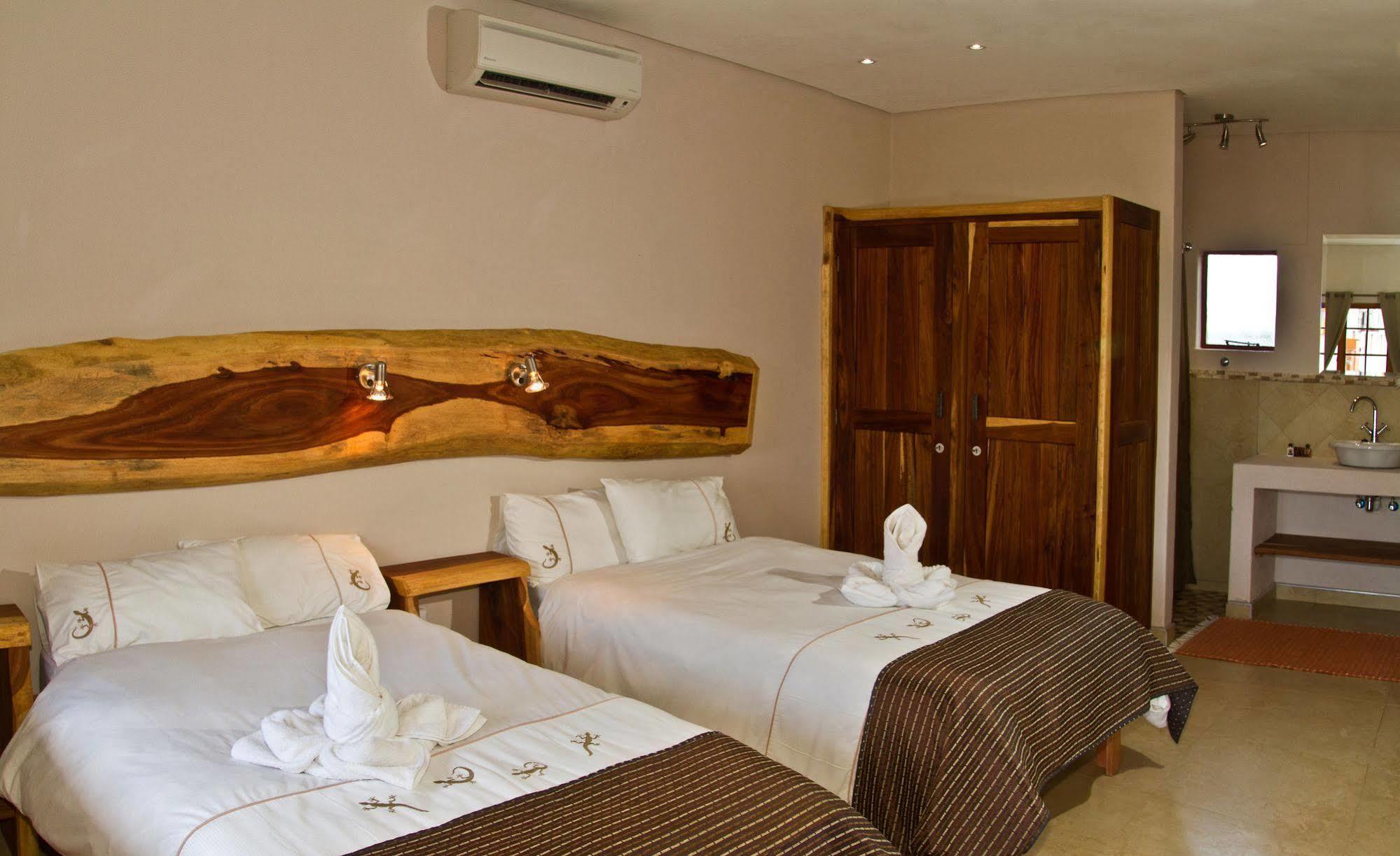 Cest Si Bon Hotel Otjiwarongo Exterior foto
