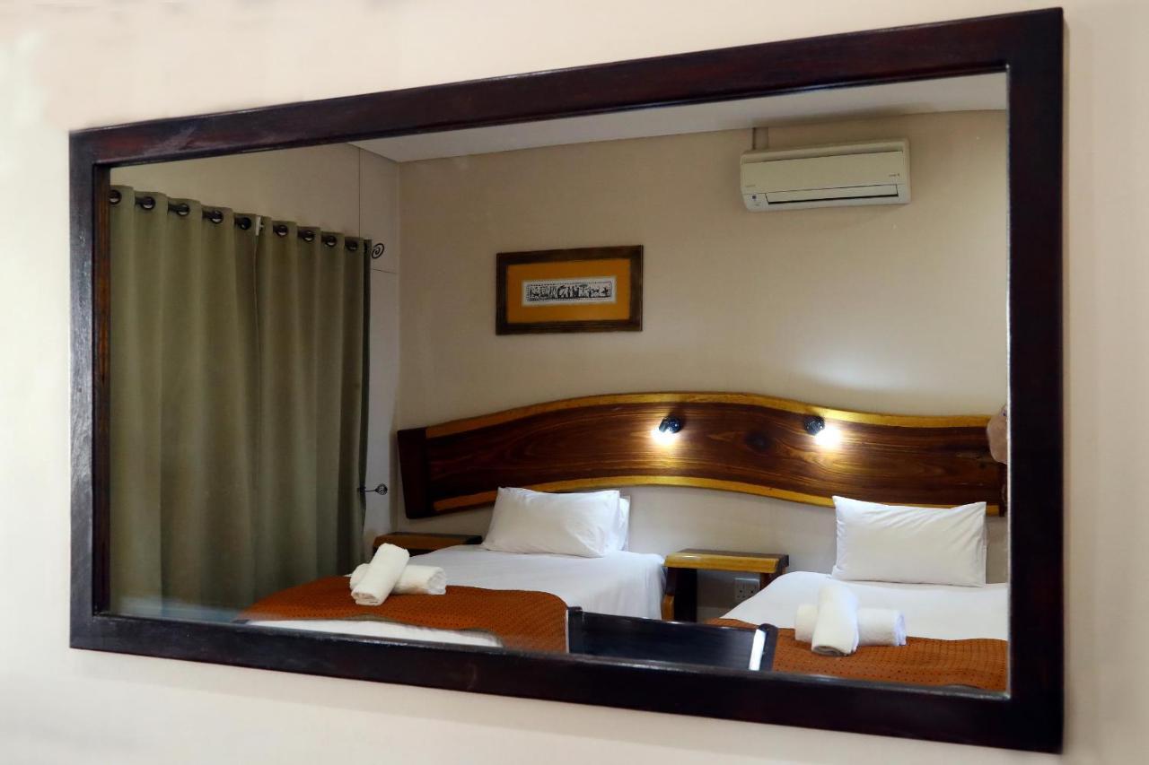 Cest Si Bon Hotel Otjiwarongo Exterior foto